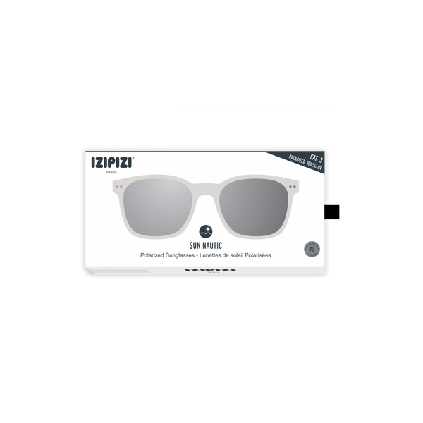 NAUTIC White